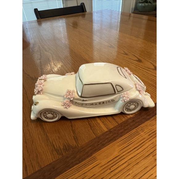 Porcelain Floral Retro Car Trinket Box Pink Roses Ivory Just Married Cake Topper - Picture 1 of 8